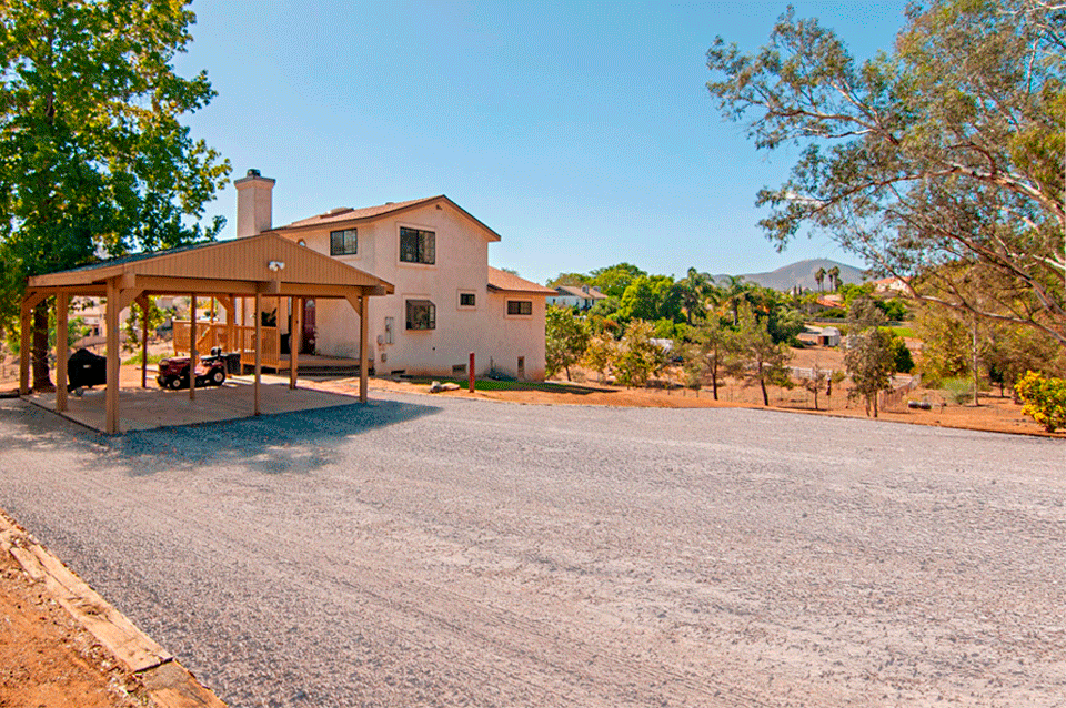 Residential home that used Perma-Zyme for gravel driveway maintenance